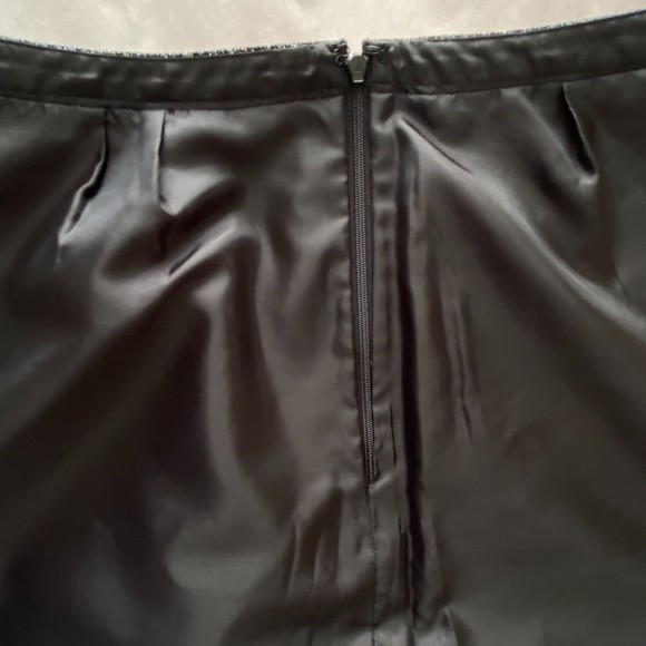 Ann Taylor Loft Knee Length Pencil Skirt Slant Pockets Size 4 Black Grey White - Picture 6 of 8